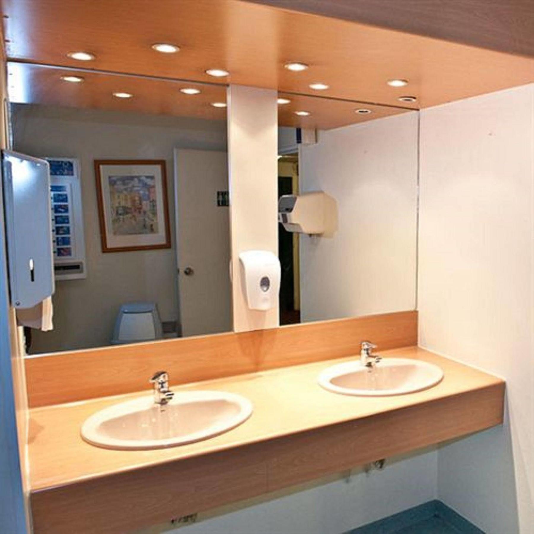 Egg Hotel Gonesse Гонес Екстериор снимка