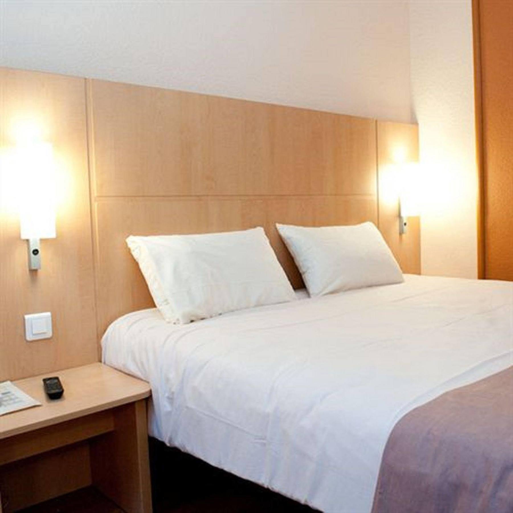 Egg Hotel Gonesse Гонес Екстериор снимка