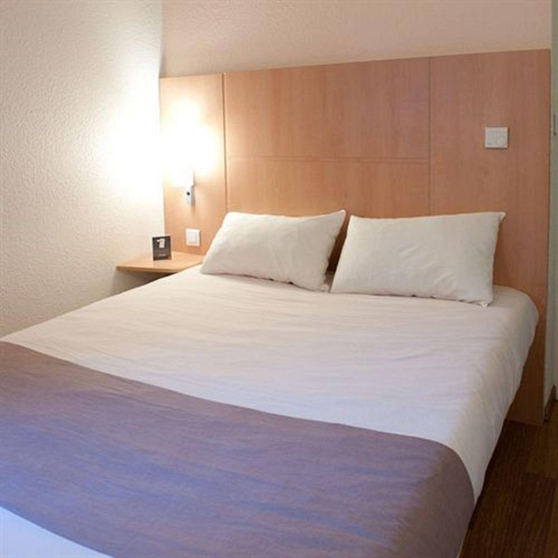 Egg Hotel Gonesse Гонес Екстериор снимка