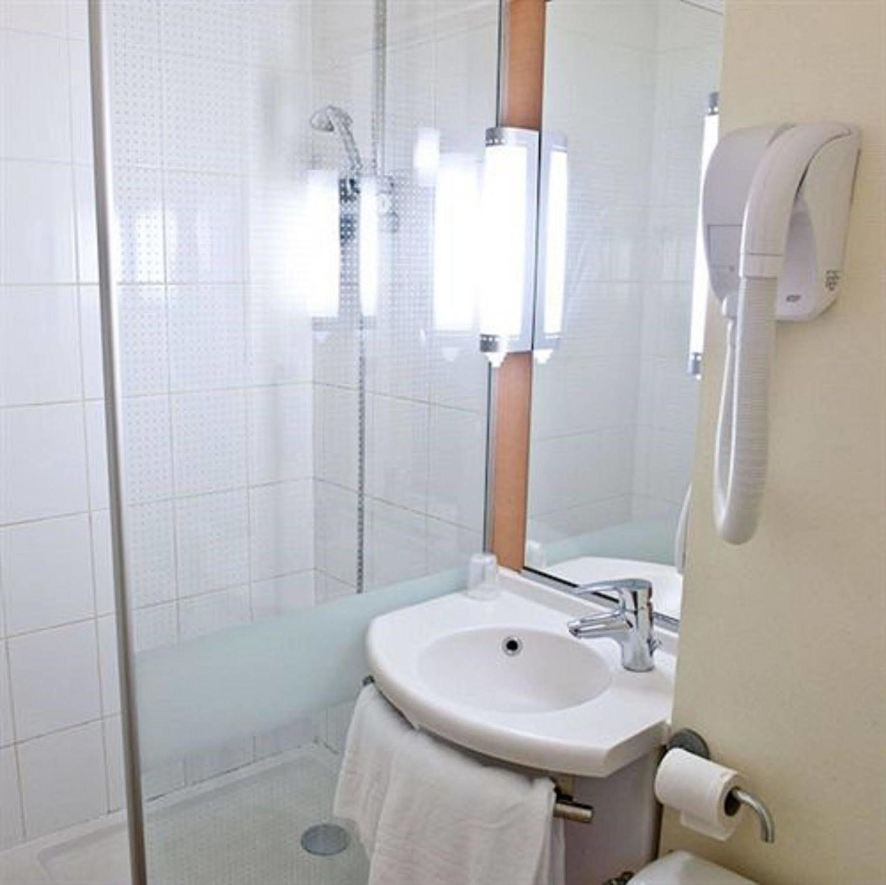 Egg Hotel Gonesse Гонес Екстериор снимка