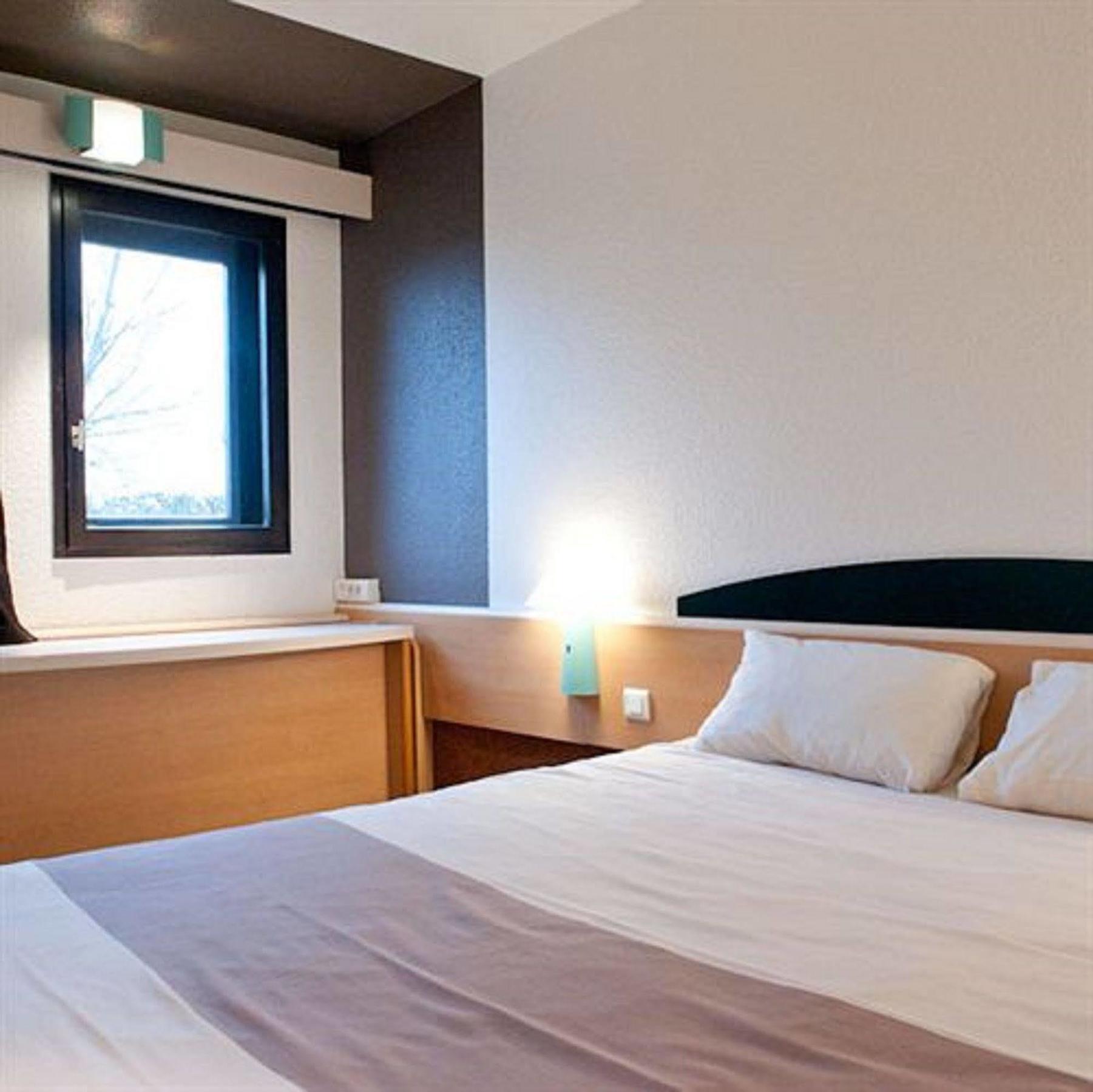 Egg Hotel Gonesse Гонес Екстериор снимка