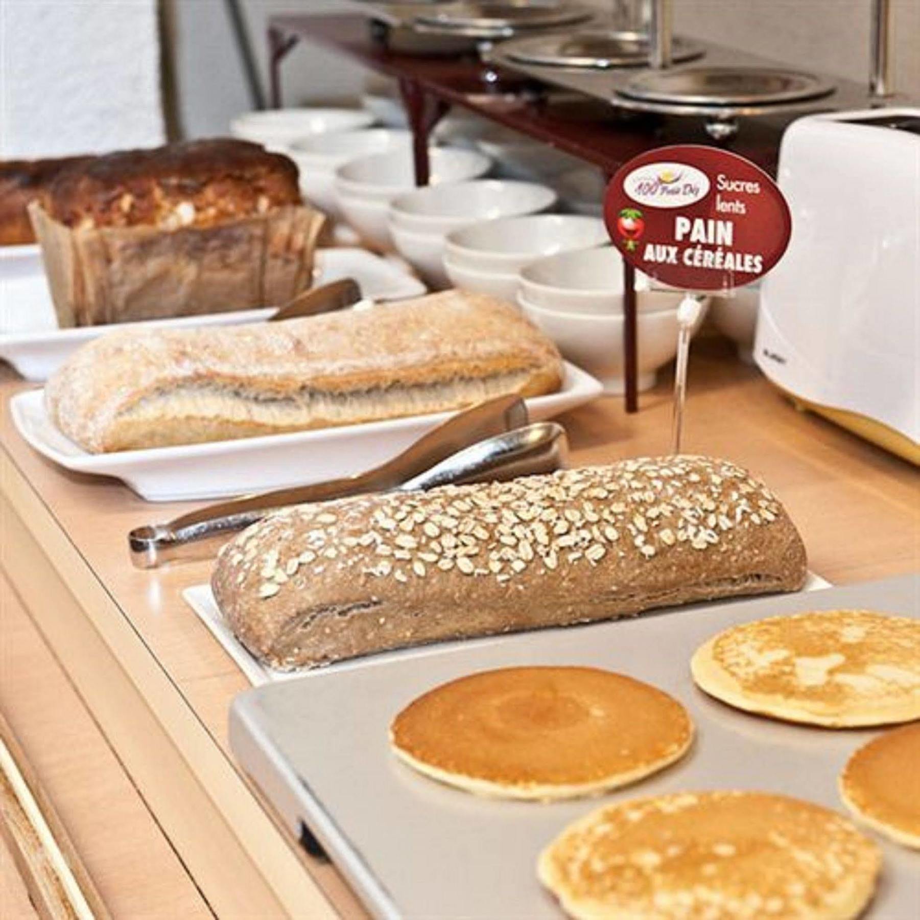 Egg Hotel Gonesse Гонес Екстериор снимка