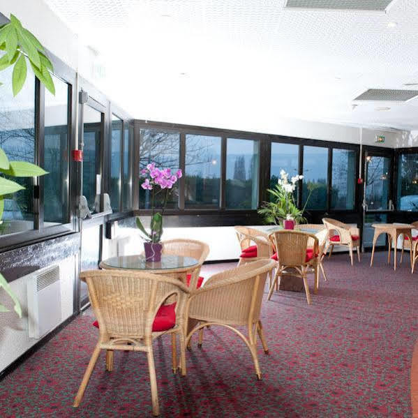 Egg Hotel Gonesse Гонес Екстериор снимка